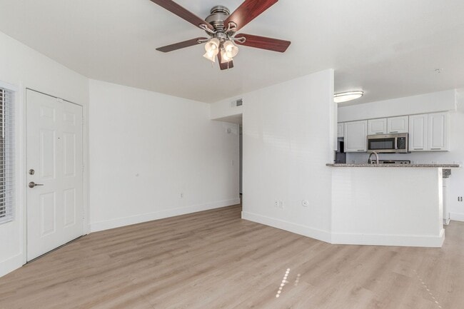 Building Photo - 1295 N Ash St