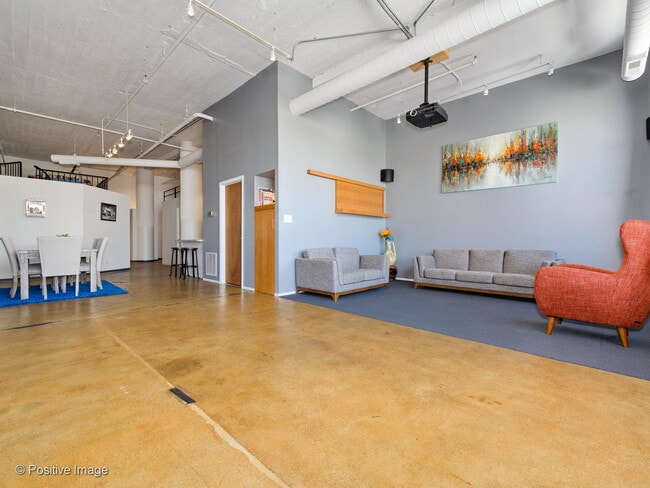 Building Photo - 801 S Wells St