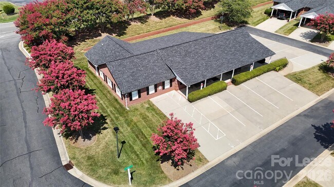 Foto del edificio - 6299 Pansy Trl