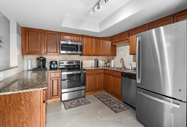 Building Photo - 1590 Shaker Cir