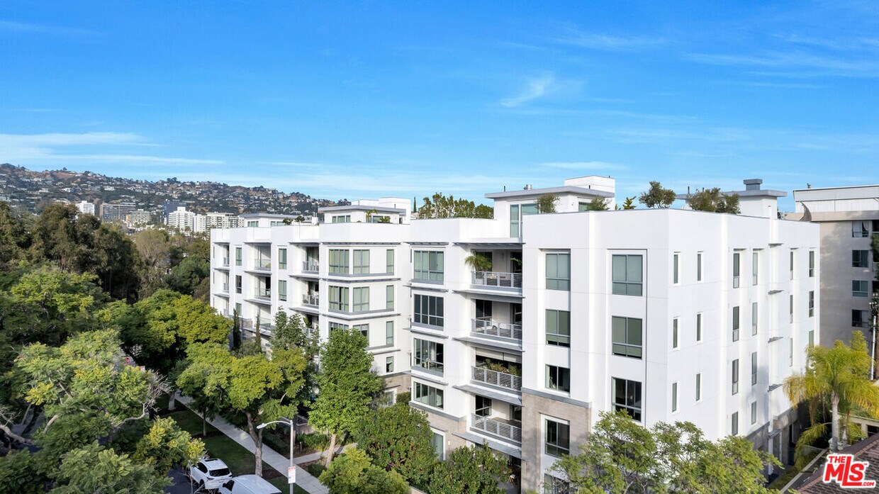 Foto principal - 450 S Palm Dr