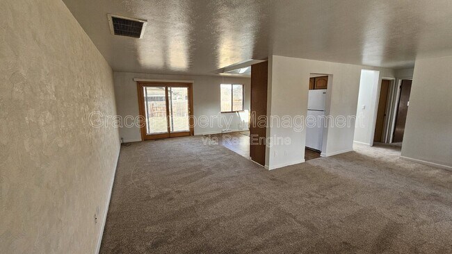 Foto del edificio - 8151 W Evans Ave