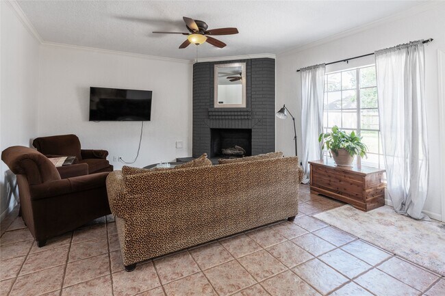 Building Photo - 4700 Broadmoor Dr