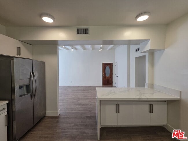 Building Photo - 1635 S Beverly Glen Blvd