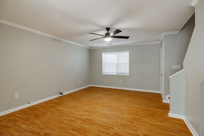 Foto del edificio - 215 Jennings Mill Rd