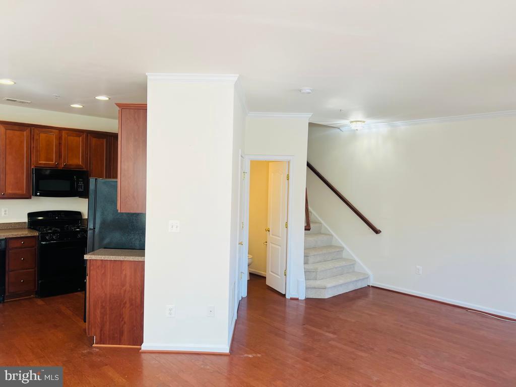 Primary Photo - 116 Featherstone Pl