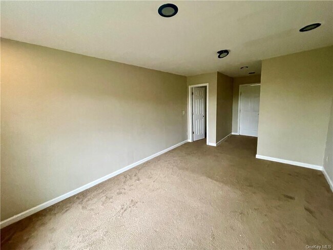 Building Photo - 1291 Burlingham Rd