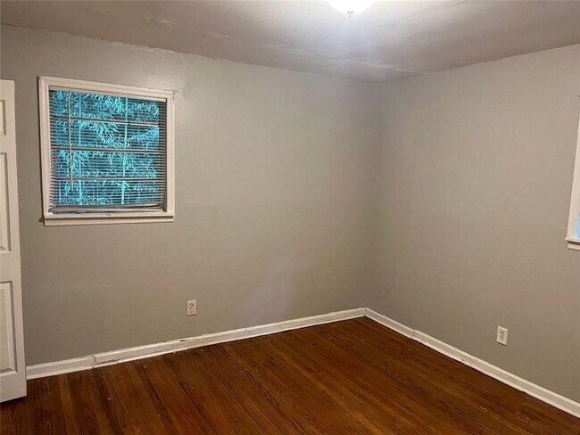 Foto del edificio - 841 Larkin Ln