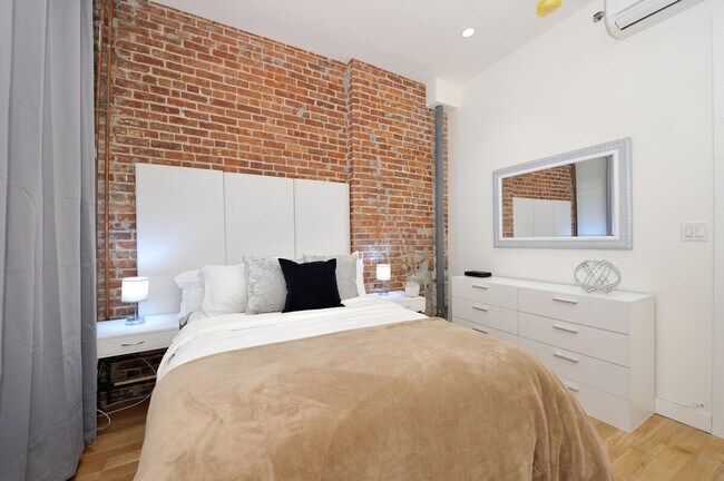 Foto del edificio - 353 W 46th St