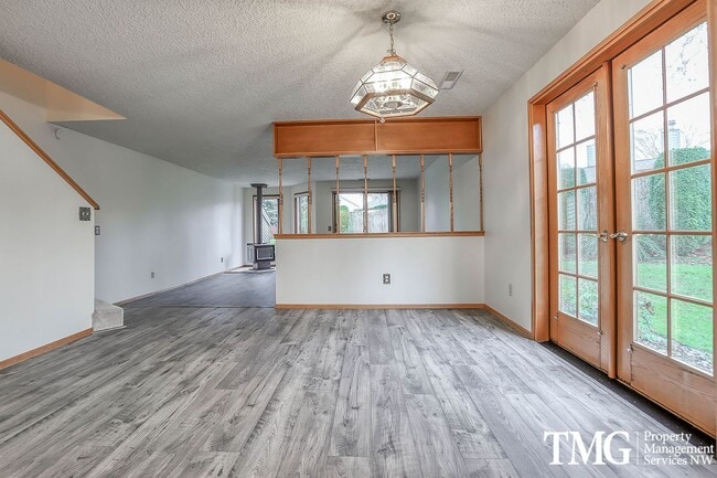 Building Photo - Salmon Creek Condo w/ Two Primary Bedrooms...