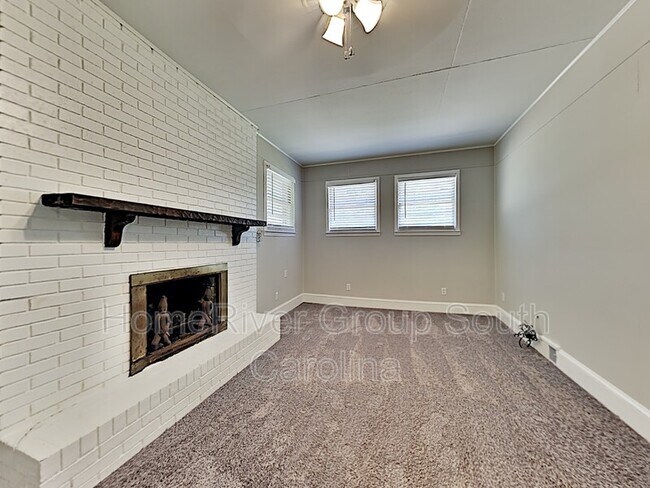 Building Photo - 2510 Midland Dr