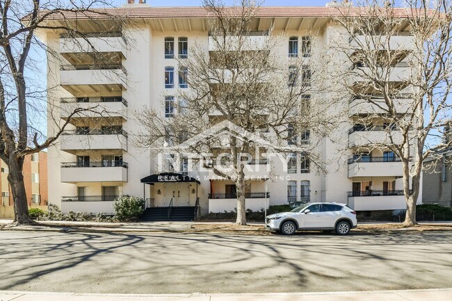 Foto del edificio - 1365 Columbine St