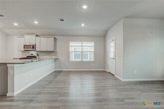 Building Photo - 1945 Redstart