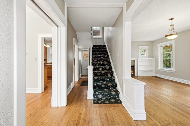 Building Photo - $4,820.95 with $300 off the first month's rent, 5 Beds - 5 Bath, Single Family Home in Denver wit...