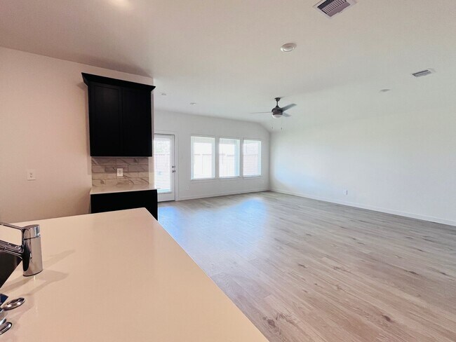 Building Photo - 30634 Windermere