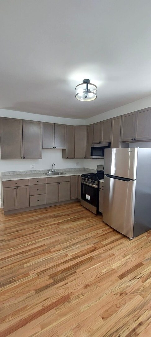 Foto del edificio - 3915 W Potomac Ave