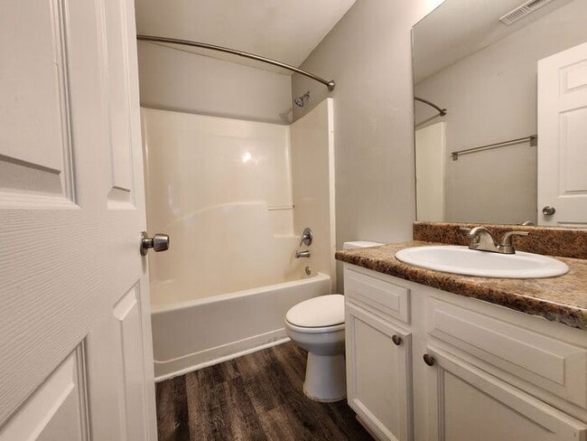 Foto del edificio - All Electric 1 Bedroom 1 Bathroom- WATER Flat Rate $50