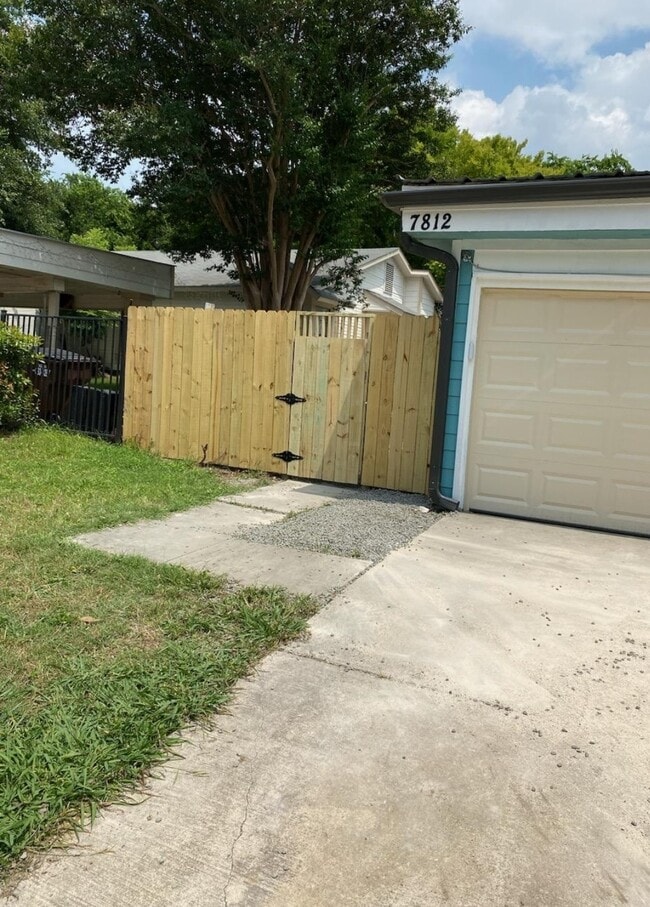 Foto del edificio - 7812 Broadwick