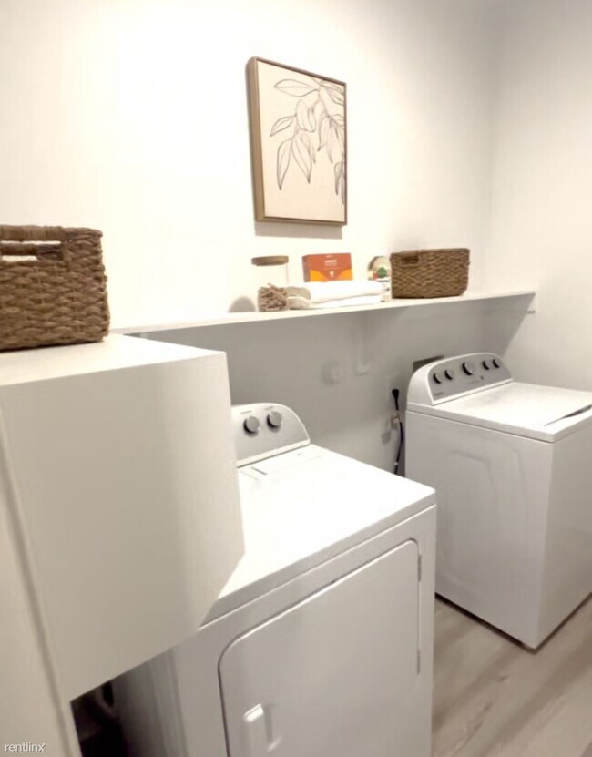 Building Photo - 2 br, 2 bath Condo - 26503 E University Dr...