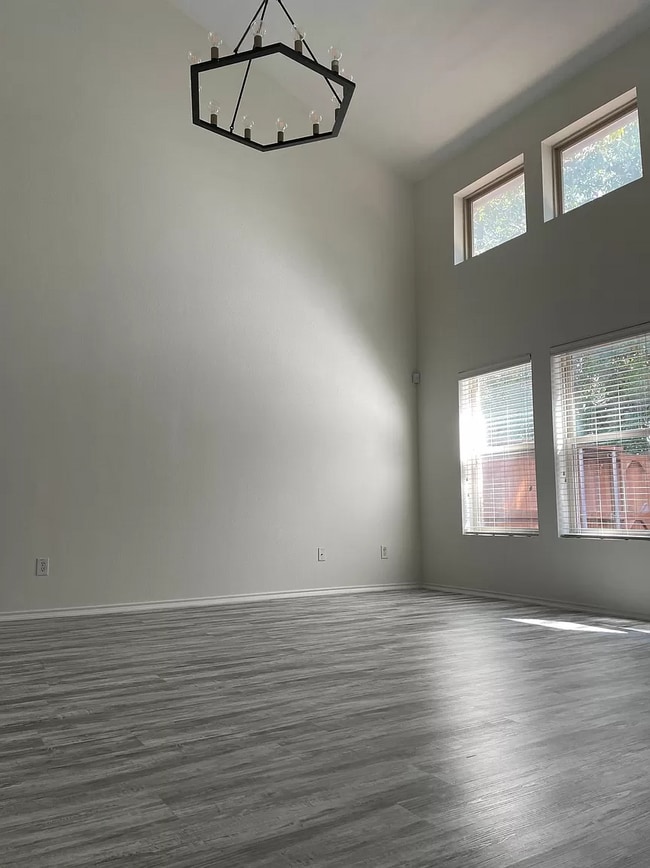 Building Photo - 1165 Sophia St