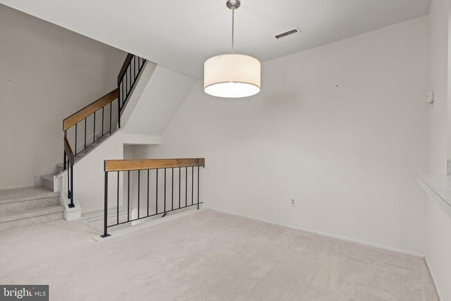 Building Photo - 616 Society Pl