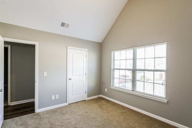 Foto del edificio - 465 Lory Ln