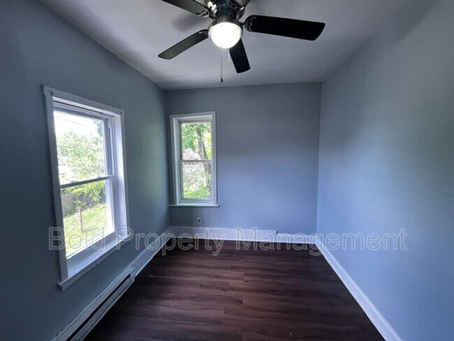Building Photo - 451 Beech St