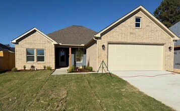 Building Photo - 4005 Doler Cv