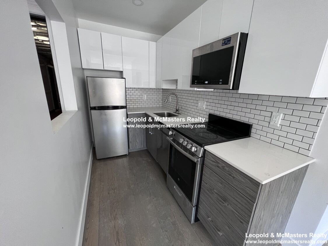 Primary Photo - 42 Peterborough St