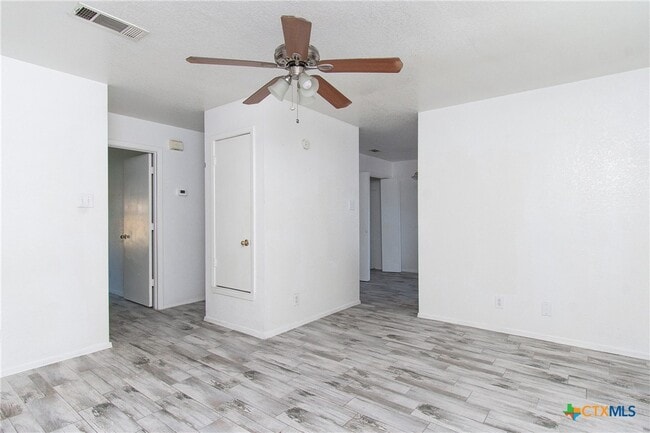 Building Photo - 2018 Cedarhill Dr