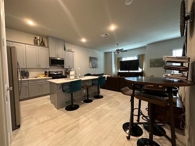 Foto del edificio - 4135 Wetstone Ln