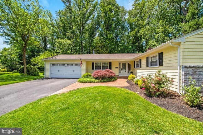 Building Photo - 40 Pine knoll Dr