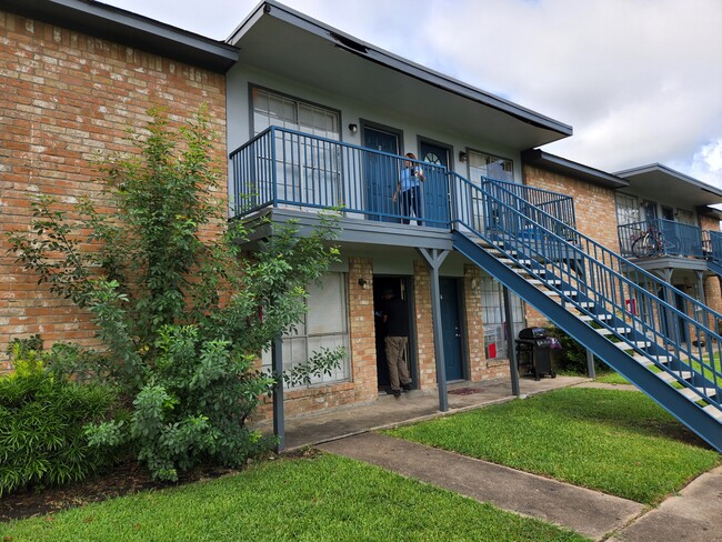 Building Photo - Amber Park Apartments