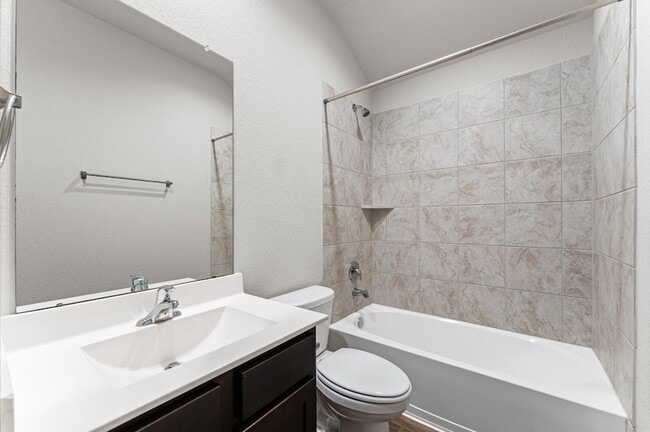 Building Photo - 5947 Dovershire Blf Wy