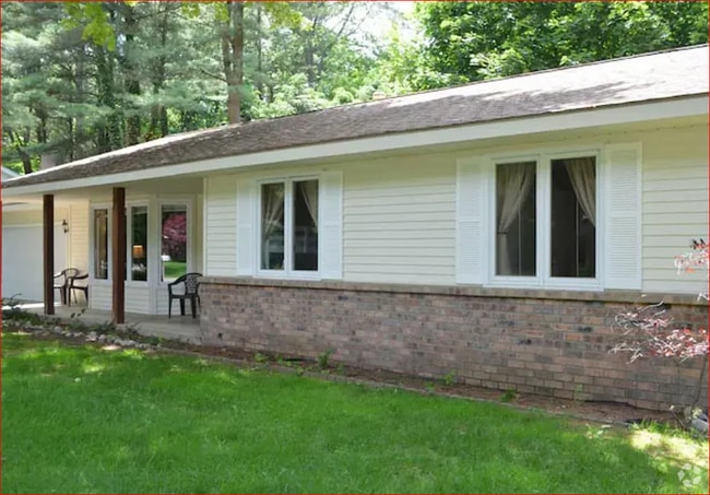 Building Photo - 3229 Elderwood Ave