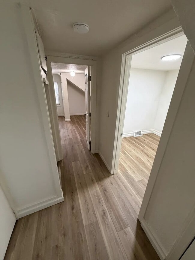 Building Photo - 3-Bedroom 1-Bathroom Single Family Home