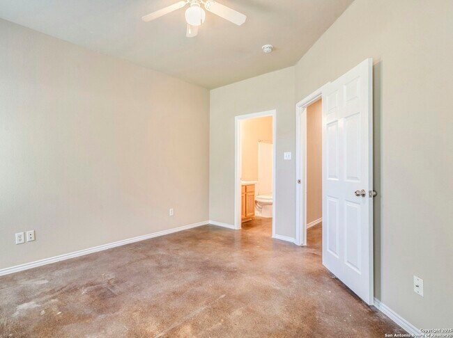 Foto del edificio - 5723 Golf Heights