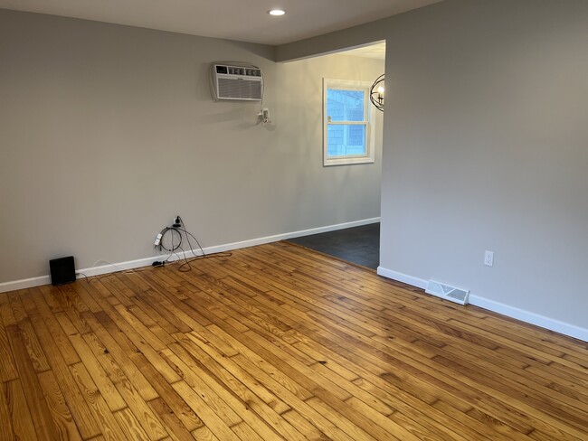 Living Room looking to kitchen - 121 Marshall Dr