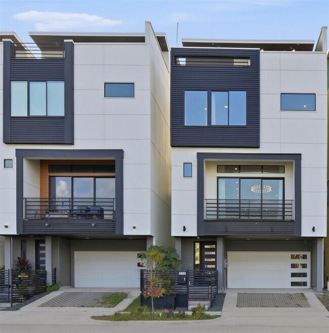 Foto del edificio - 529 Memorial Heights Dr