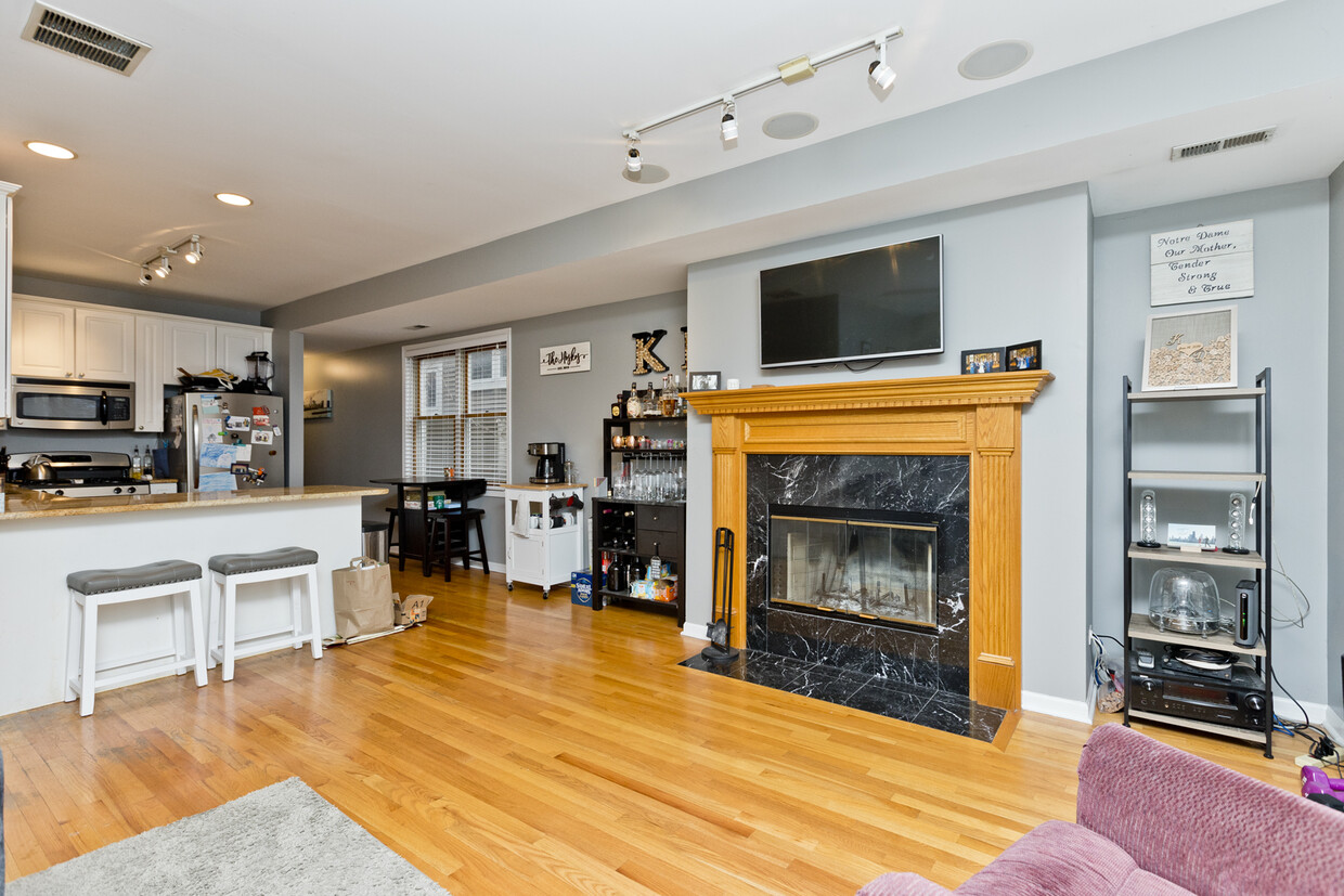 Primary Photo - 1521 W Wolfram St
