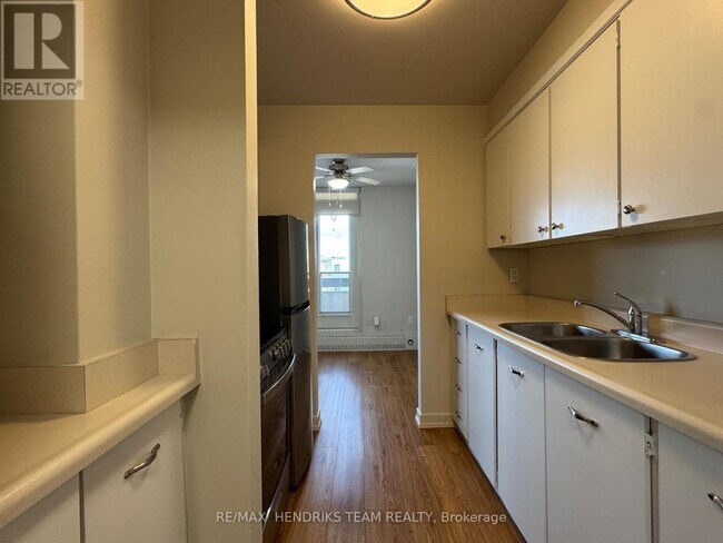 Building Photo - 158 Fitch St