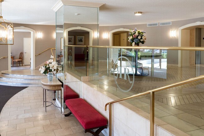 Foto del edificio - 8370 Greensboro Dr