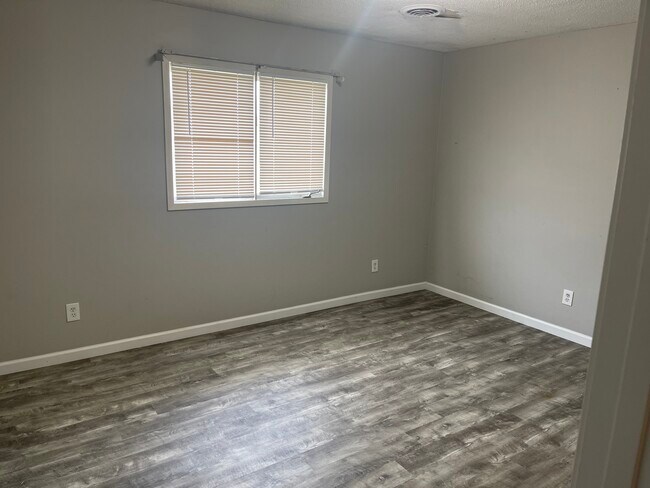 Building Photo - 418 E Northtown Rd