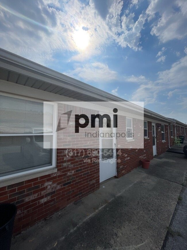 Building Photo - 110 W William Dr
