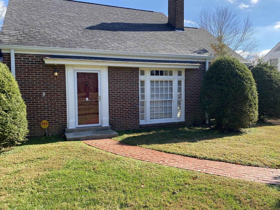 Primary Photo - 3620 Robin Rd