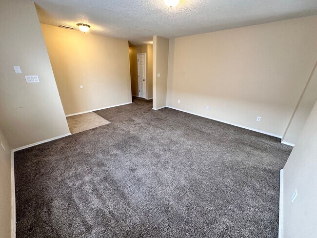 Building Photo - 3 Bedroom 2 Bathroom with 2 Car Garage