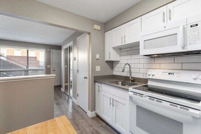 Foto del edificio - White Rock Apartments