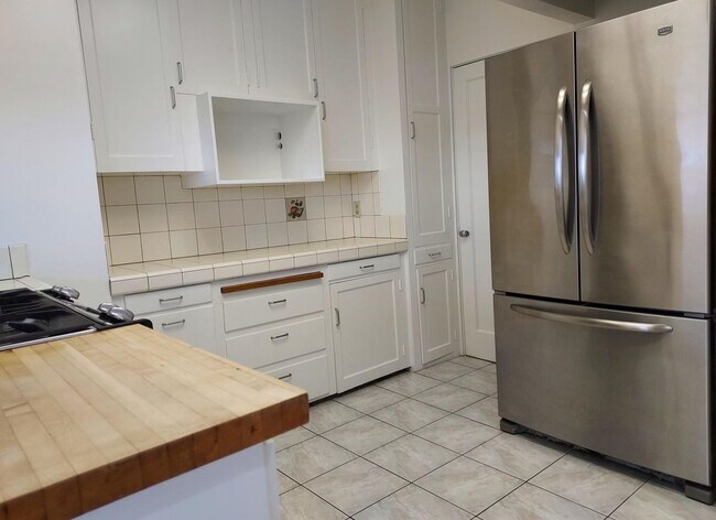 Building Photo - South Mission Hills/Midtown 2 Bed/2 Bath Downstairs Apartment