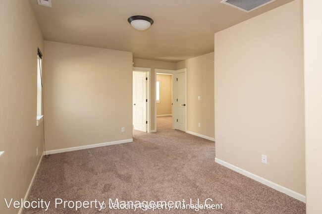 Building Photo - 3 br, 2.5 bath House - 20797 NE Sierra Dr.