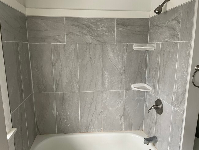 Building Photo - 115 Isbell St